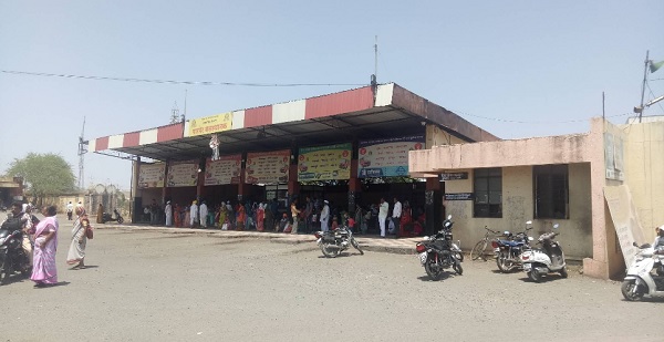 parner bus stand platform area